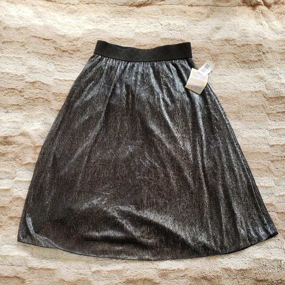 LULAROE‎ BLACK METALLIC SKIRT..SIZE XS